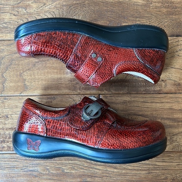 Alegria Khloe PRO Garnet Snake Patent Leather Comfort Nursing Clog Size 35 - Picture 15 of 15